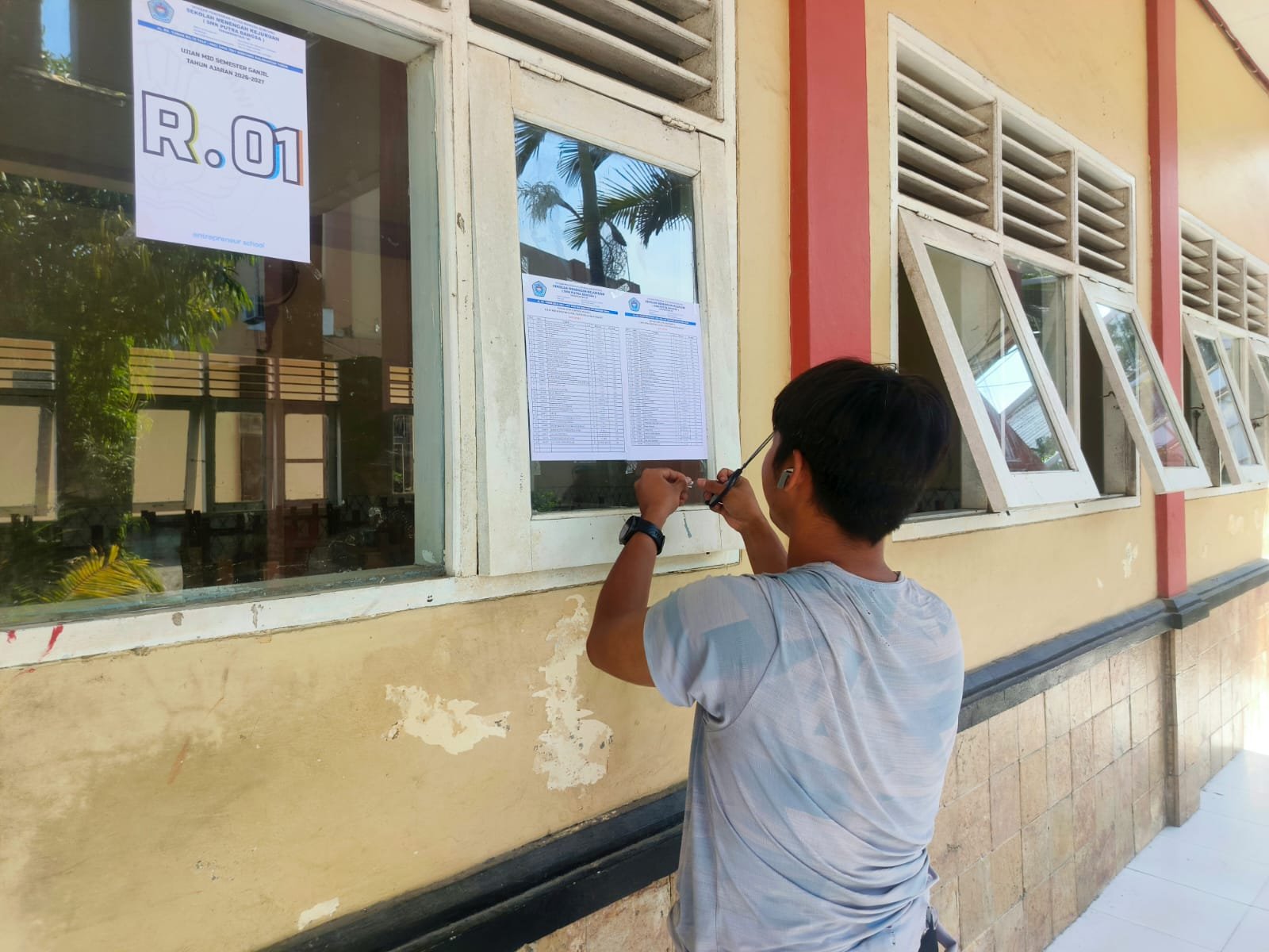Lemburan OSIS Siapkan Ruang Ujian MID Semester 2026